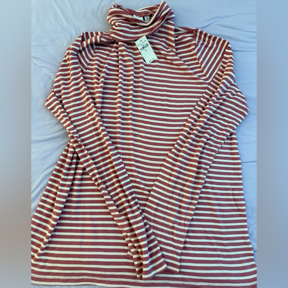 GAP Pink and White Striped lightweight turtleneck BNWT